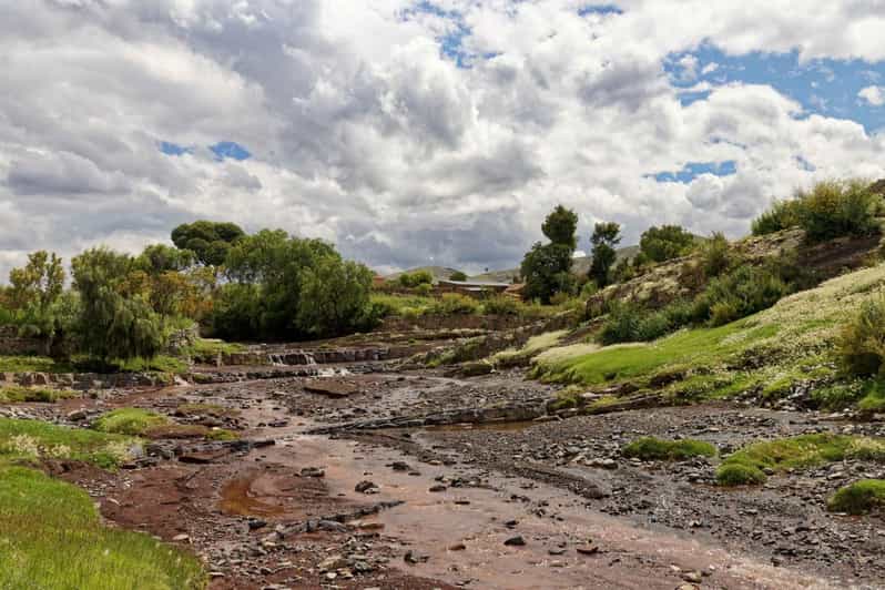 Sucre:1day Excursion to Thmaragua Crater-Dinosaur Footprints - Natural and Cultural Exploration