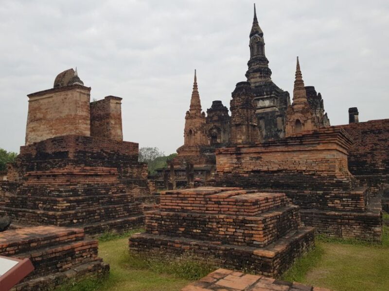 Sukhothai: Full-Day Historical Park Cycling Tour With Lunch - Inclusions and Equipment