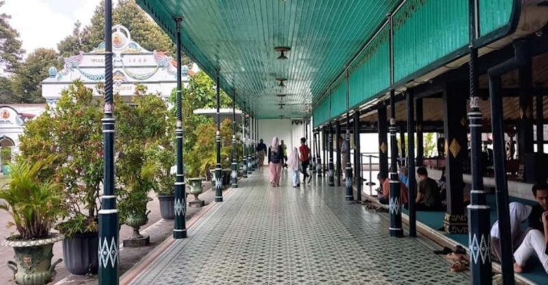 Sultan Palace, Taman Sari Water Castle, Prambanan Temple - Itinerary