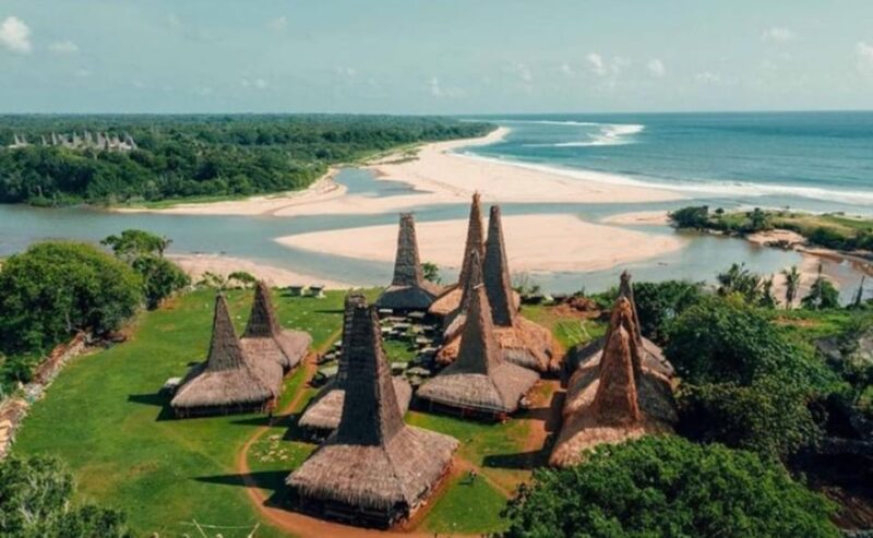 Sumba : Ratenggaro Village, Waikuri & Mandorak Beach Tour - Ratenggaro Traditional Village