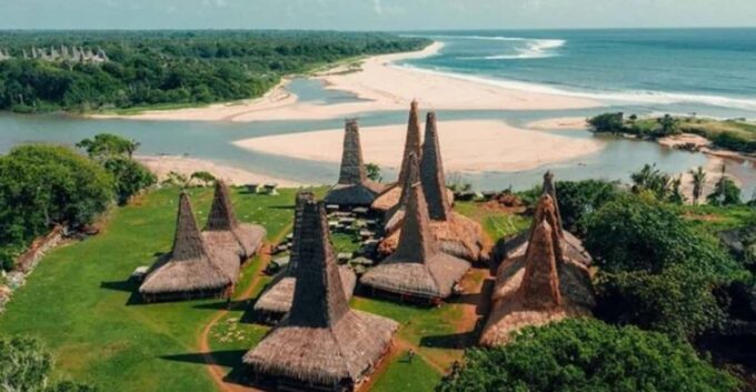Sumba : Ratenggaro Village, Waikuri & Mandorak Beach Tour - Important Information