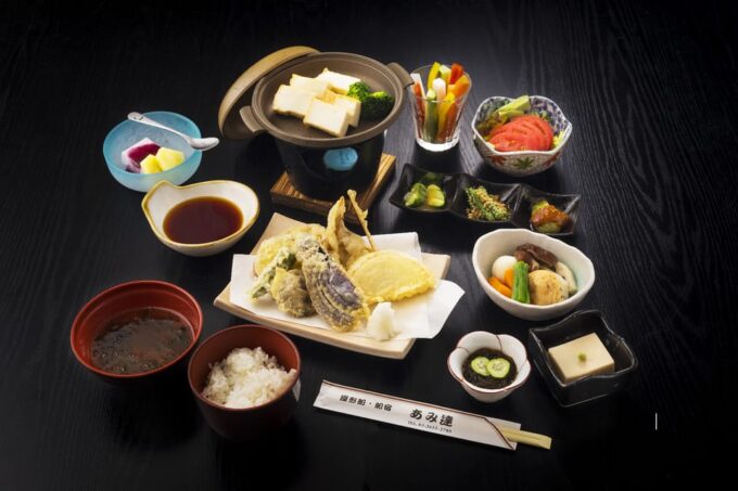 Sumida River: Japanese Traditional Yakatabune Dinner Cruise - Cruise Inclusions