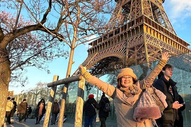 Summit Eiffel Tower With Audio Guide Tour (Skip the Queue) - Navigating the Experience