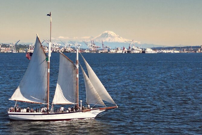 Sunday Brunch Cruise With Buffet in Washington - Crew and Experience