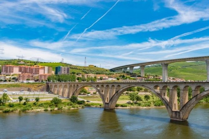 Sunday Trip From Porto to Régua by Bus and Return by Boat - Onboard Lunch Experience