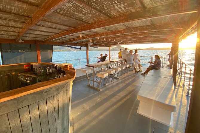 Sundowner Sunset Cruise Airlie Beach - Cruise Features