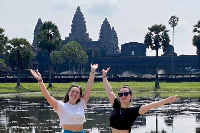 Sunrise Angkor Wat Half Day Join-In Tour (By Luxury Minivan) - Exploring Bayon Temple