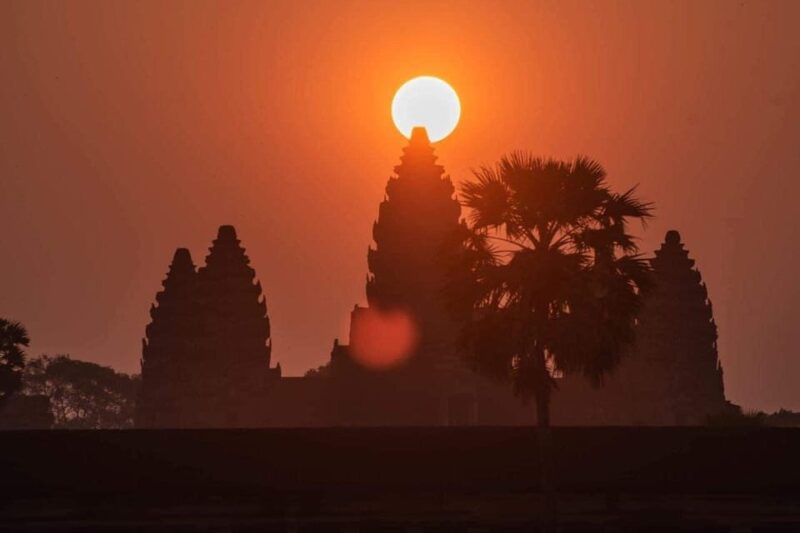 Sunrise at Angkor Wat Temple: 3-Hour Private Tour - Khmer History