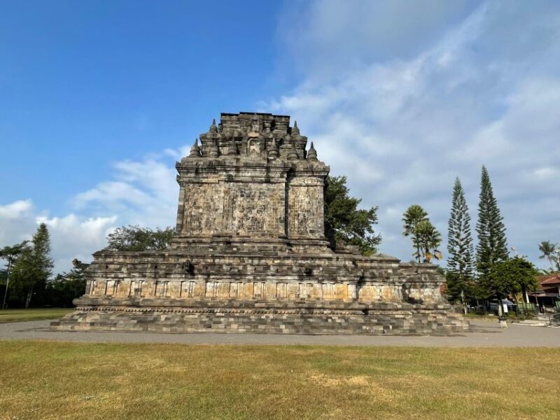 Sunrise at Punthuk Setumbu, Borobudur Temple, Mendut & Pawon - Inclusions