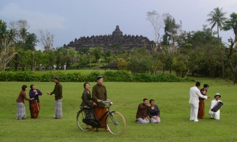 SUNRISE AT VIEWPOINT, BOROBUDUR & PRAMBANAN - Itinerary Details