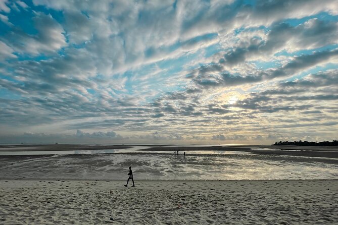 Sunrise Beach Walk With Picnic Breakfast Activity - Key Points