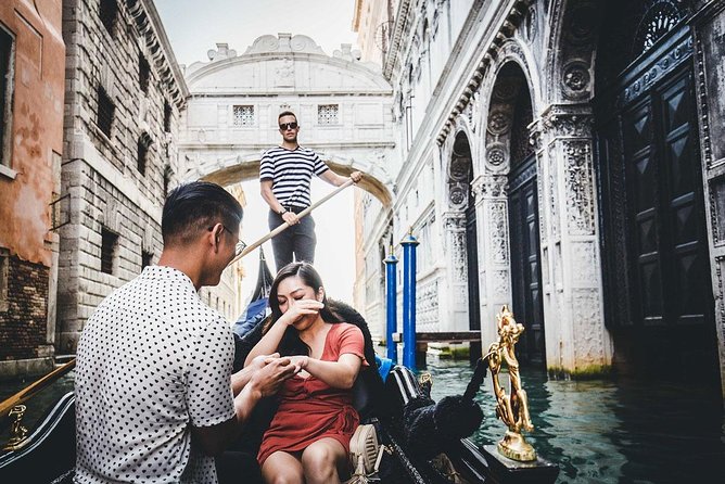 Sunrise Couple Photoshoot Tour - Curated Locations and Insider Guidance