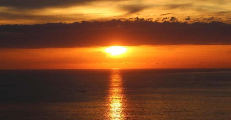 Sunrise From El Faro Huatulco With Photo Session Included - Key Points