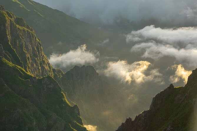 Sunrise Self-Guided Hike From Pico Do Arieiro to Pico Ruivo - Packing and Preparation Essentials