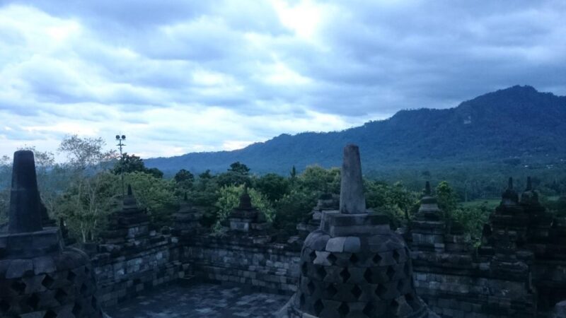 Sunrise Setumbu Hill, Borobudur & Merapi Jeep Lava Tour - Itinerary Highlights