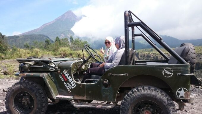 Sunrise Setumbu Hill, Borobudur & Merapi Jeep Lava Tour - Important Information