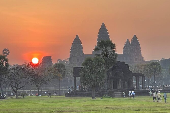 Sunrise Shared Tour in Angkor From Siem Reap - Srah Srang Exploration