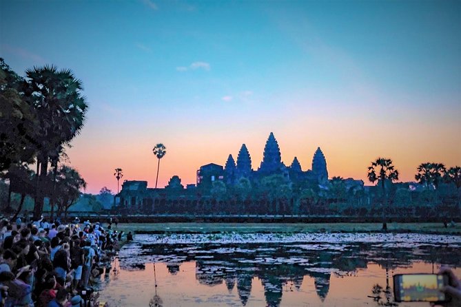Sunrise Small-Group Tour of Angkor Wat From Siem Reap - Highlights of the Itinerary