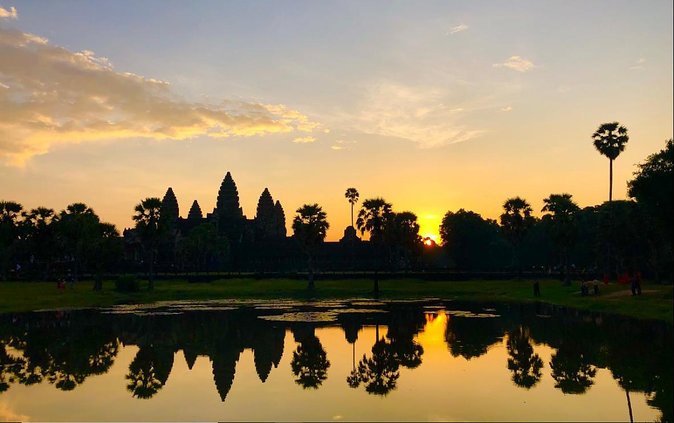 Sunrise Small-Group Tour of Angkor Wat From Siem Reap - Visiting Angkor Wat