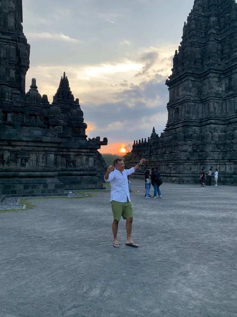 Sunrise Stumbu Hill, Borobudur, Prambanan. - Exploring Borobudur Temple