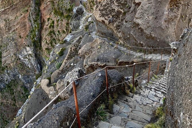 Sunrise Transfer To Pico Do Arieiro, Hike To Pico Ruivo & Return From Teixeira - Parking Recommendations