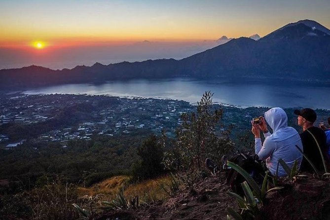 Sunrise Trekking / Hike Mount Batur Private & Natural Hot Spring - Preparing for the Sunrise Hike