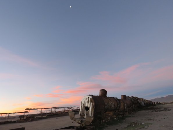 Sunset and Stargazing at Train Cemetery (Cementerio De Trenes) From Uyuni - Experiencing the Tours Inclusions and Logistics