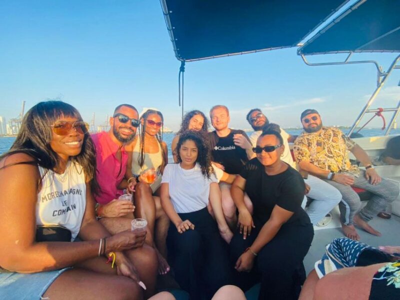 Sunset Bay Party, Caribbean Restaurant & Getsemaní Tour - Experience Highlights