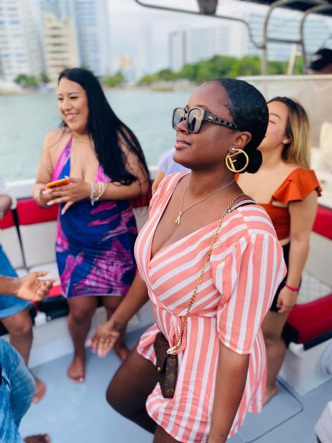 Sunset Bay Party, Caribbean Restaurant & Getsemaní Tour - Customer Reviews