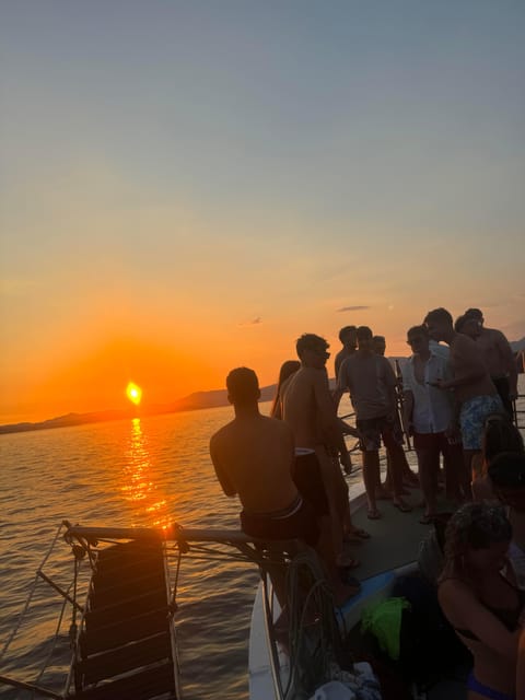 SUNSET BOAT PARTY - Experience Highlights