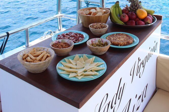 Sunset Boat Tour in Ibiza With All Inclusive - Accessibility