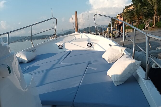 Sunset Boat Tour in the Cinque Terre - Accessibility and Restrictions