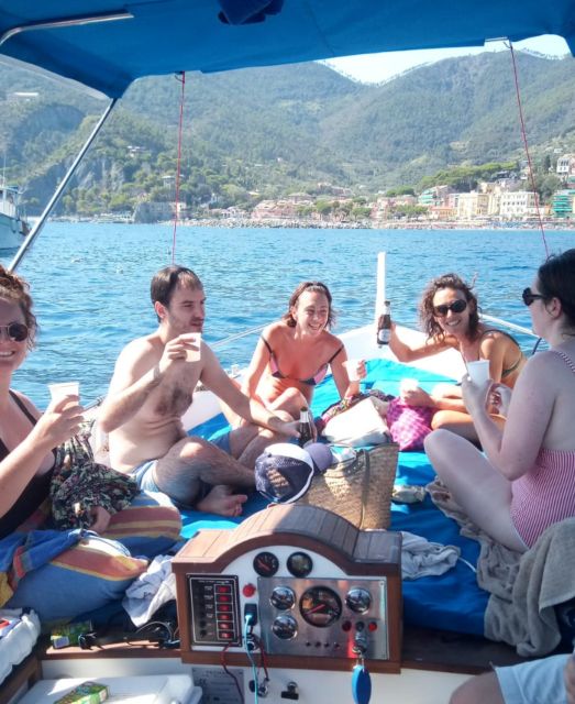 Sunset Boat Tour With Drinks and Snacks - Key Points