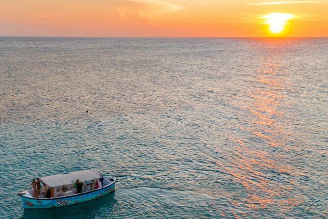 Sunset Boat Trip in the Spanish water and coastline of Curacao - A Detailed Look at the Sunset Boat Trip