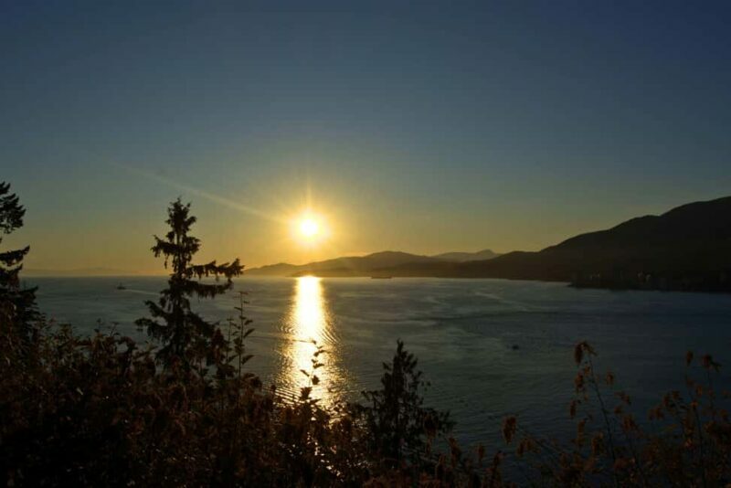 Sunset Bus Tour: Stanley Park & English Bay Photostops - Key Points