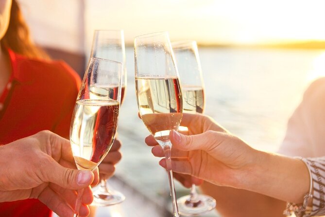 Sunset Catamaran Cruise Dia Island With Premium Menu - Cruise Experience