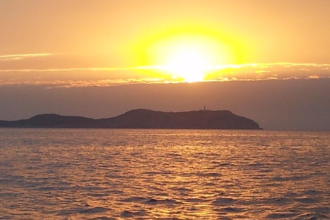 Sunset Catamaran Expedition in Front of Cafe Mambo - Itinerary and Activities