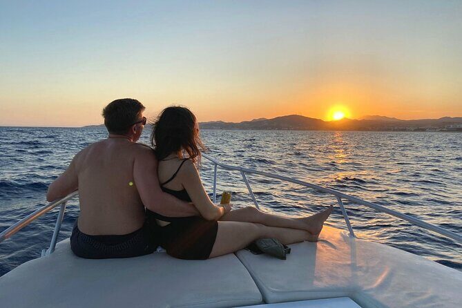 Sunset Cruise San José del Cabo, Appetizers, open bar, snack - Who Should Consider This Cruise?