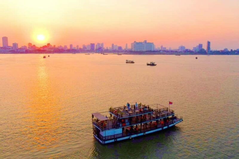 Sunset cruise with unlimited beer, soft drinks & tour guide - Key Points