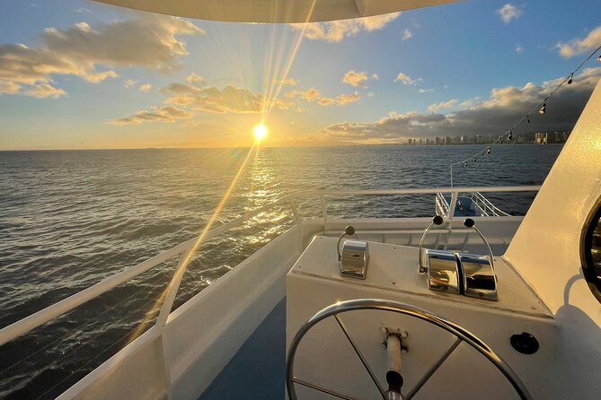 Sunset Dinner Cruise in Honolulu - Scenic Views and Highlights