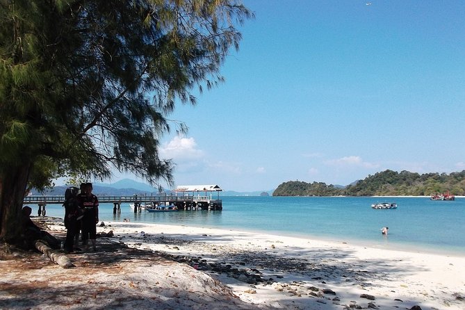 Sunset Dinner Cruise in Langkawi Archipelago - Dinner and Amenities