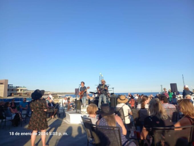 Sunset Dinner Tour - Transportation and Guides