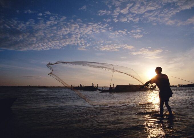 Sunset Dinner Tour: Tonle Sap Lake Floating Village - Exploring Floating Villages