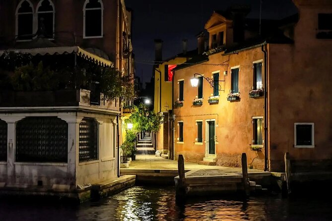 Sunset Gondola & Mysteries and Ghosts Walking Tour in Venice - Meeting and Pickup Details