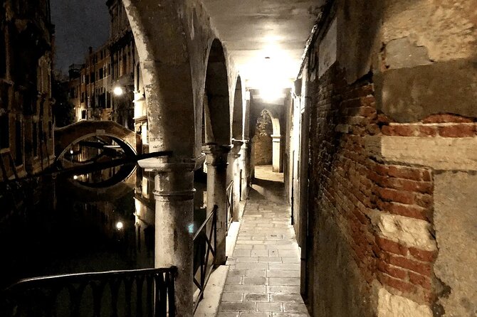 Sunset Gondola & Mysteries and Ghosts Walking Tour in Venice - Gondola Ride Highlights
