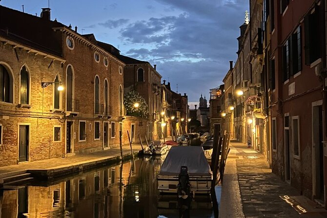 Sunset Gondola & Mysteries and Ghosts Walking Tour in Venice - Guest Reviews and Ratings