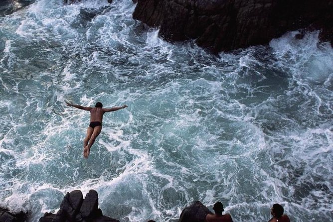 Sunset + High Cliff Divers La Quebrada at La Perla - Only Drinks - Complimentary Drinks at La Perla