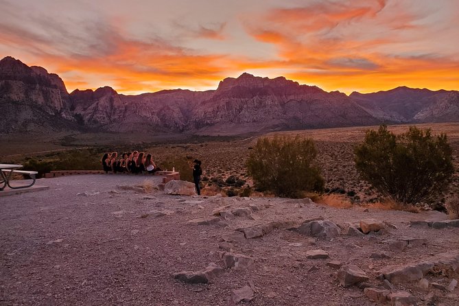 Sunset Hike and Photography Tour Near Red Rock With Optional 7 Magic Mountains - Suitability for All Abilities