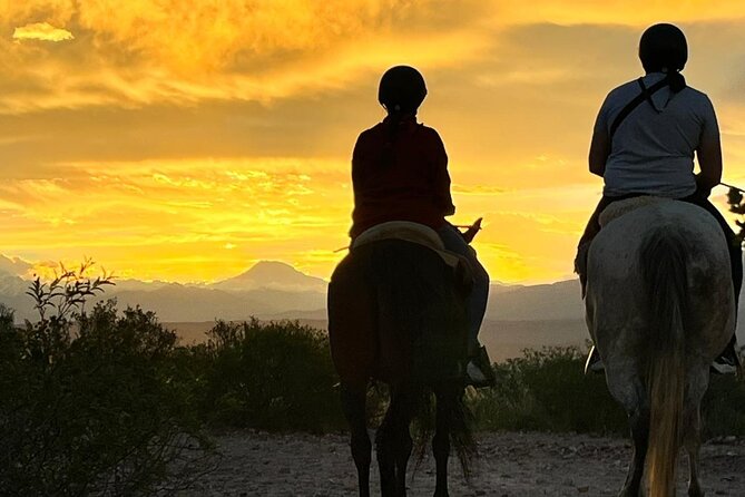 Sunset Horseback Riding Tour in Lunlunta With Dinner Included - Tour Overview and Details
