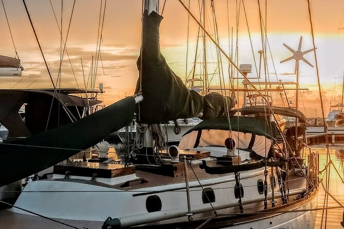 Sunset in the Bay of Santa Marta in a Sailboat - Amenities and Inclusions